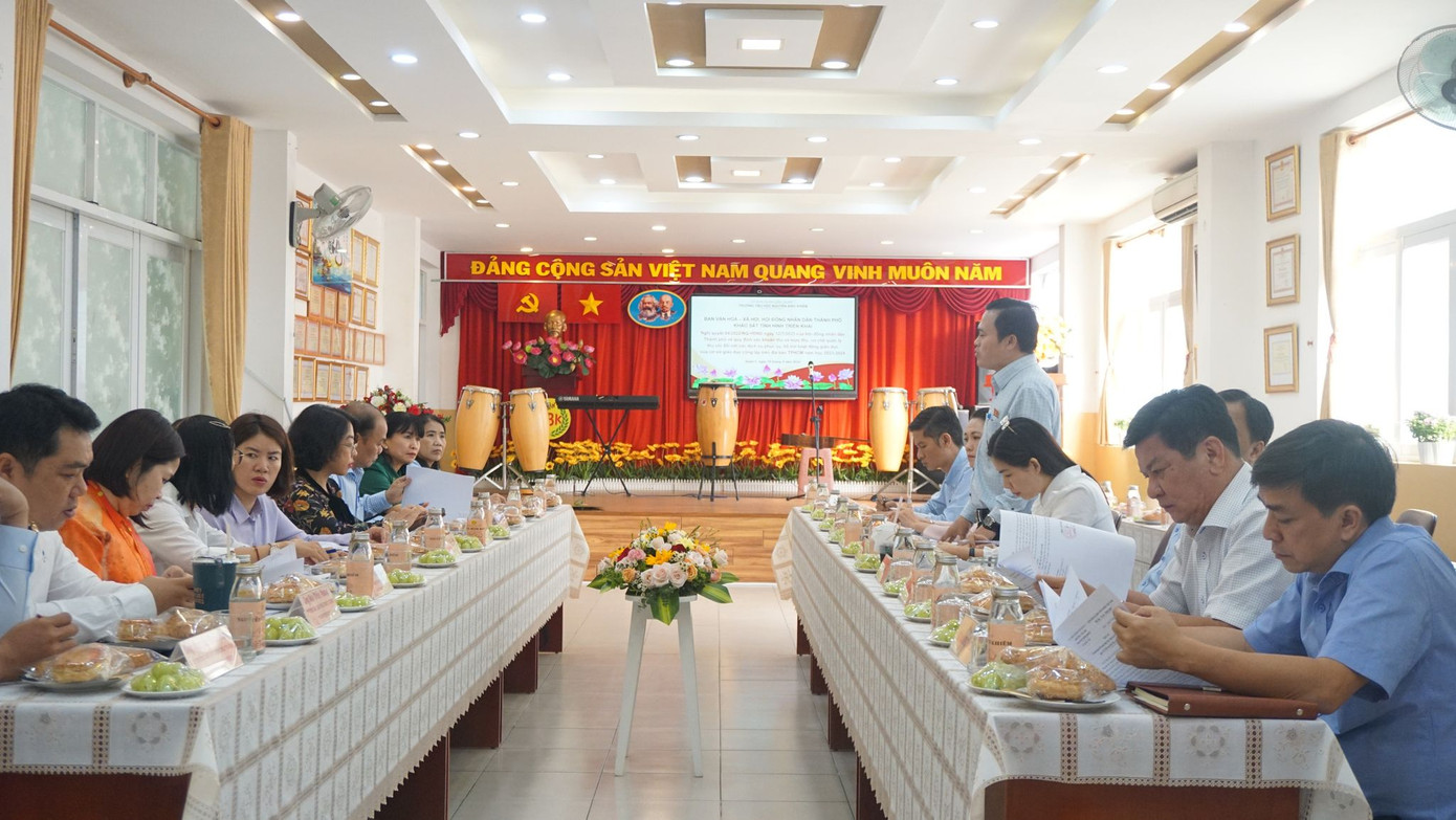 Toàn cảnh buổi khảo sát việc thực hiện Nghị quyết 04 tại Trường Tiểu học Nguyễn Bỉnh Khiêm (quận 1)