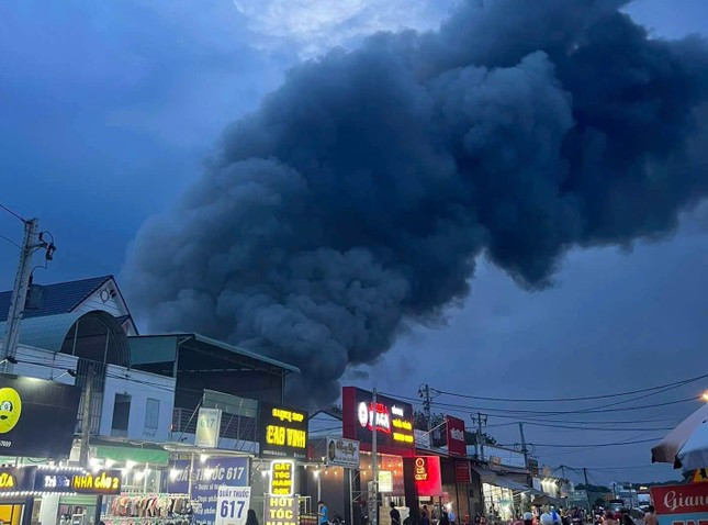 Hiện trường vụ cháy. Ảnh: Hương Chi Hiện trường vụ cháy. Ảnh: Hương Chi