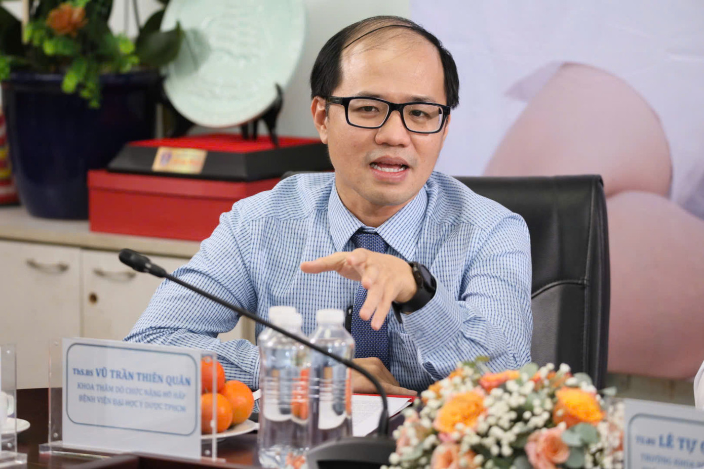 Thạc sĩ - Bác sĩ Vũ Trần Thiên Quân, Khoa Thăm dò chức năng hô hấp Bệnh viện Đại học Y Dược TPHCM chia sẻ tại buổi tọa đàm. Ảnh: Phạm Nguyễn Thạc sĩ - Bác sĩ Vũ Trần Thiên Quân, Khoa Thăm dò chức năng hô hấp Bệnh viện Đại học Y Dược TPHCM chia sẻ tại buổi tọa đàm. Ảnh: Phạm Nguyễn