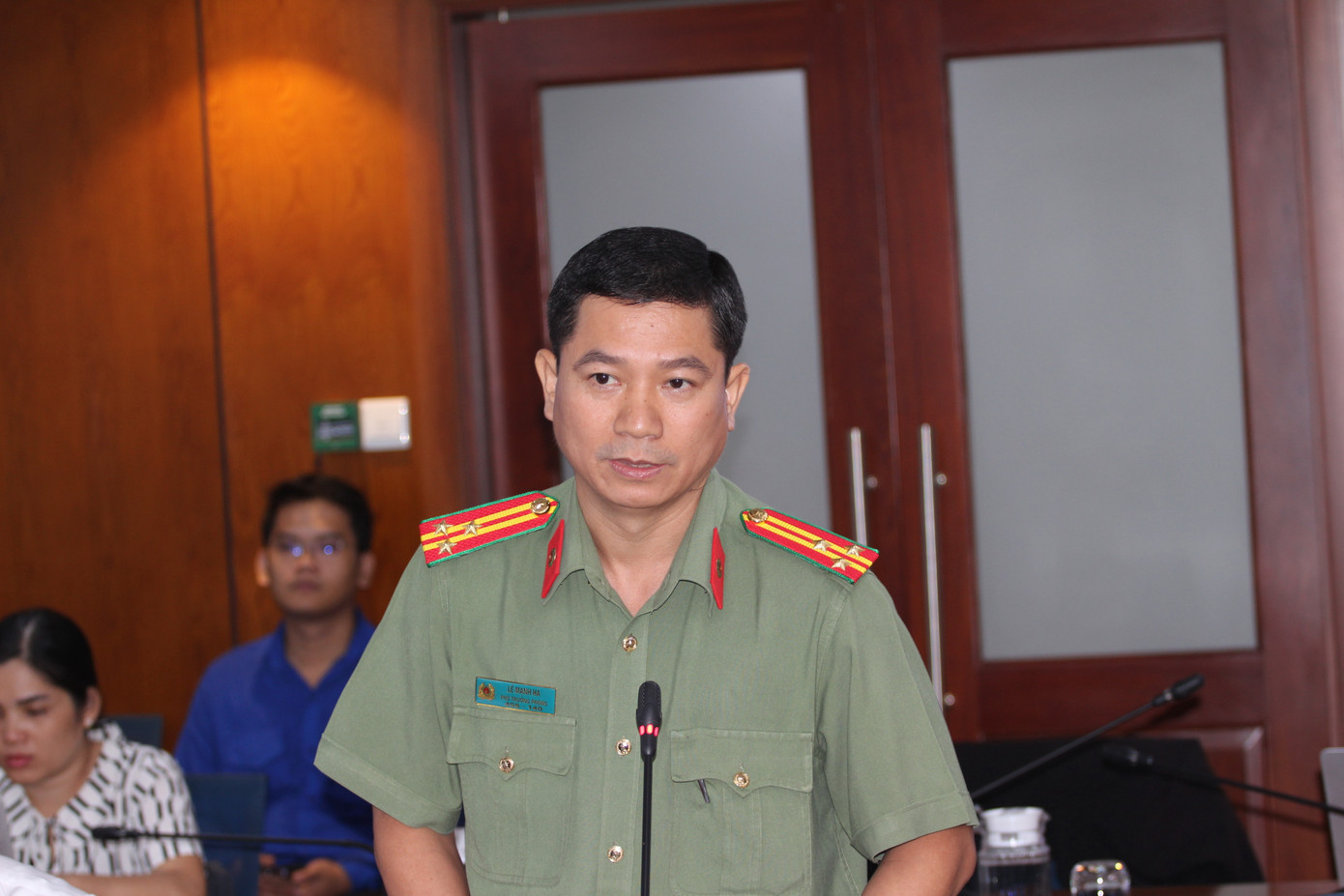 Thượng tá Lê Mạnh Hà, Phó Trưởng Phòng Tham mưu, Công an TPHCM thông tin tại họp báo. Ảnh: Thành Nhân
