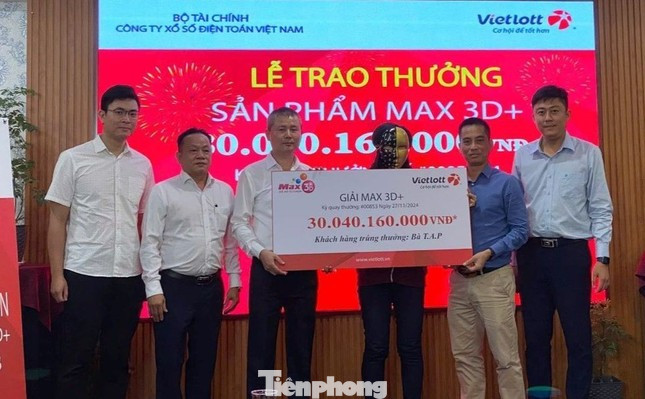 Chị P. nhận giải đặc biệt xổ số Max 3D+ với tổng giá trị giải thưởng hơn 30 tỷ đồng.