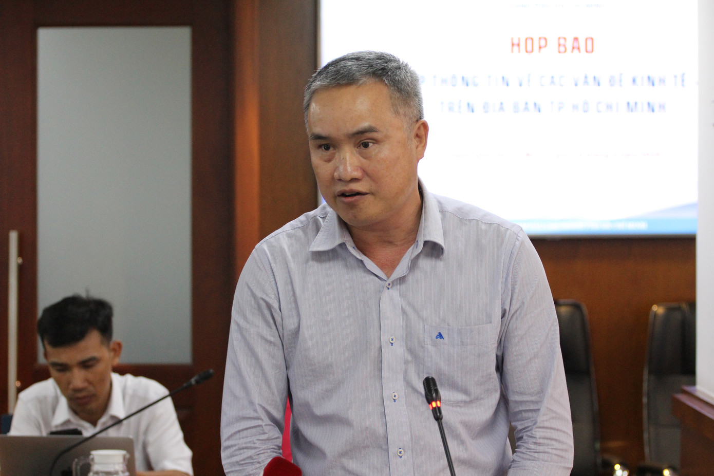 Ông Nguyễn Đức Lệnh - Phó Giám đốc Ngân hàng Nhà nước TPHCM. Ông Nguyễn Đức Lệnh - Phó Giám đốc Ngân hàng Nhà nước TPHCM.