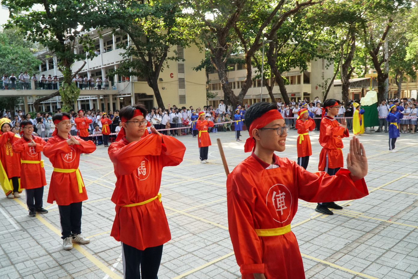 Chiều 16/4, trong khuôn khổ những hoạt động dịp Giỗ tổ Hùng Vương, Trường THPT Hùng Vương tổ chức thi đấu cờ người.