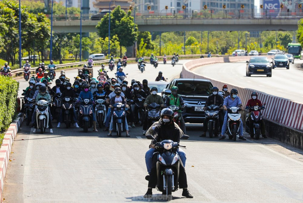 Nắng nóng xuất hiện diện rộng ở TPHCM những ngày gần đây (Ảnh minh họa: Duy Anh)