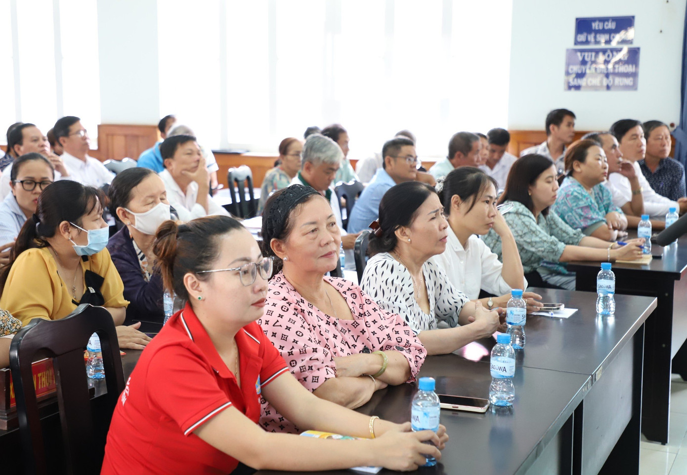 Toàn cảnh buổi tiếp xúc cử tri huyện Hóc Môn trước Kỳ họp thứ 7 của Quốc hội khóa XV diễn ra sáng 9/5. Ảnh: Ngô Tùng