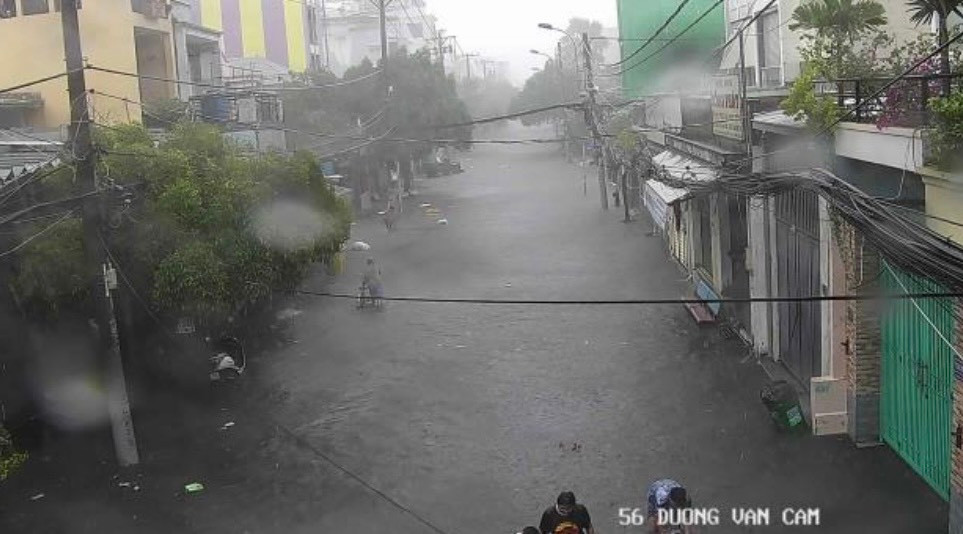 Mưa lớn trên đường Dương Văn Cam (TP Thủ Đức). Ảnh: UDI Maps Mưa lớn trên đường Dương Văn Cam (TP Thủ Đức). Ảnh: UDI Maps