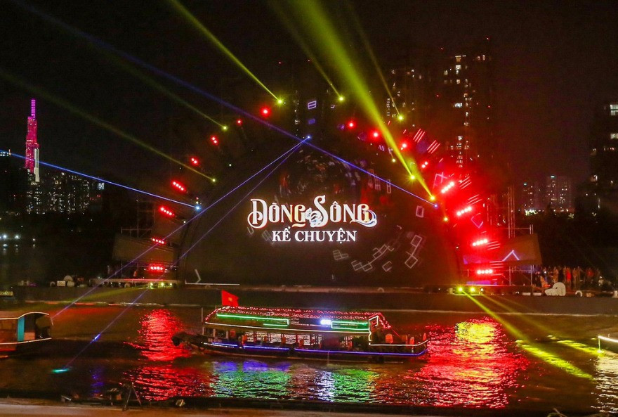 Chương trình nghệ thuật "Dòng sông kể chuyện" tại lễ hội Sông nước TPHCM lần 1 Chương trình nghệ thuật "Dòng sông kể chuyện" tại lễ hội Sông nước TPHCM lần 1