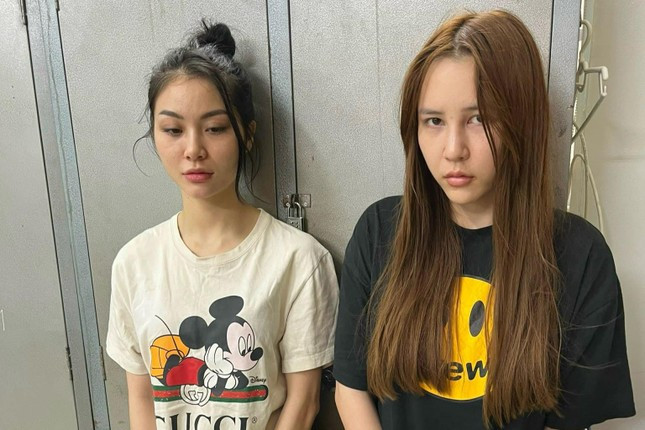 Hạnh (bên trái) và Liên tại cơ quan công an. Ảnh: Công an cung cấp. Hạnh (bên trái) và Liên tại cơ quan công an. Ảnh: Công an cung cấp.