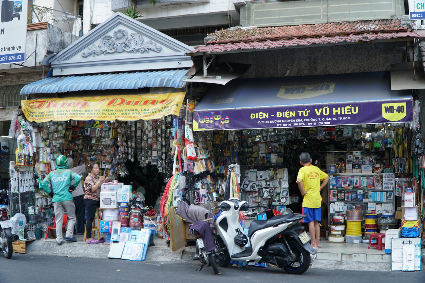 UBND phường 7, quận 10 (TPHCM) vừa ra mắt Phố chuyên doanh điện máy, điện tử Nhật Tảo, sau một năm tiến hành chỉnh trang.