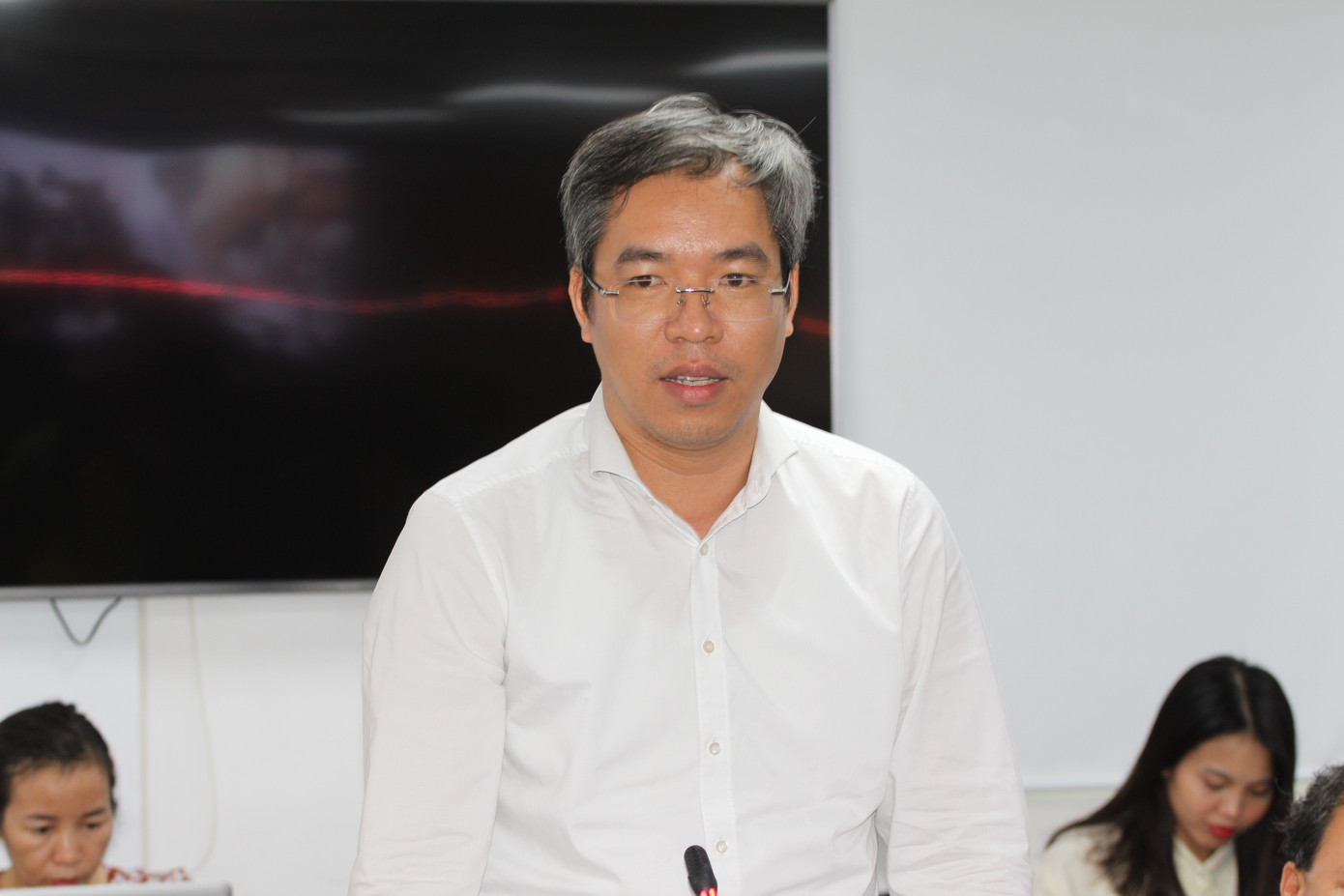 Ông Nguyễn Văn Sơn - Phó giám đốc điều hành Cảng hàng không quốc tế Tân Sơn Nhất trả lời tại họp báo. Ảnh: Thành Nhân Ông Nguyễn Văn Sơn - Phó giám đốc điều hành Cảng hàng không quốc tế Tân Sơn Nhất trả lời tại họp báo. Ảnh: Thành Nhân