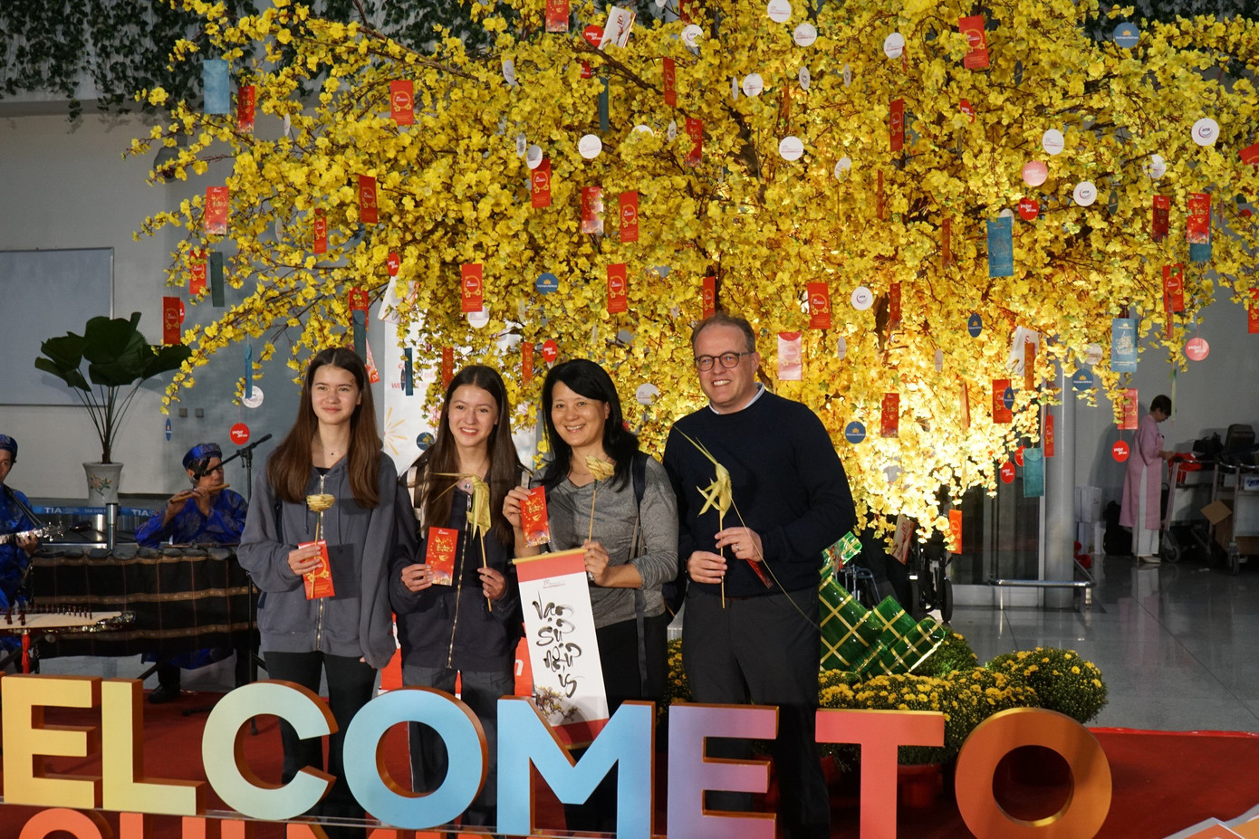 Những vị khách tới TPHCM sáng 1/1 được tham gia hái lộc đầu xuân Những vị khách tới TPHCM sáng 1/1 được tham gia hái lộc đầu xuân