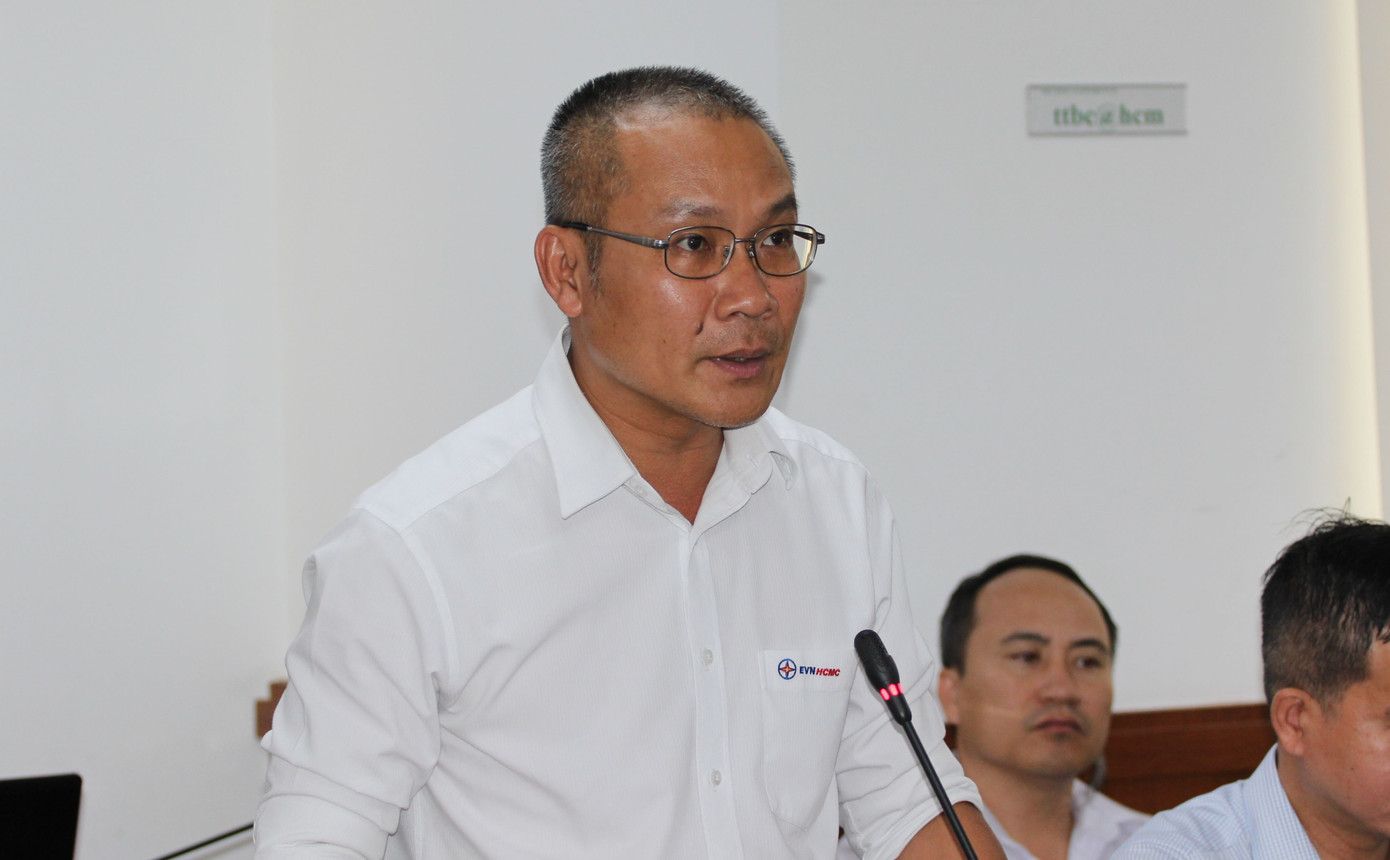 Ông Bùi Trung Kiên, Phó Tổng Giám đốc Tổng công ty Điện lực TPHCM trả lời tại họp báo. Ảnh: Thành Nhân Ông Bùi Trung Kiên, Phó Tổng Giám đốc Tổng công ty Điện lực TPHCM trả lời tại họp báo. Ảnh: Thành Nhân