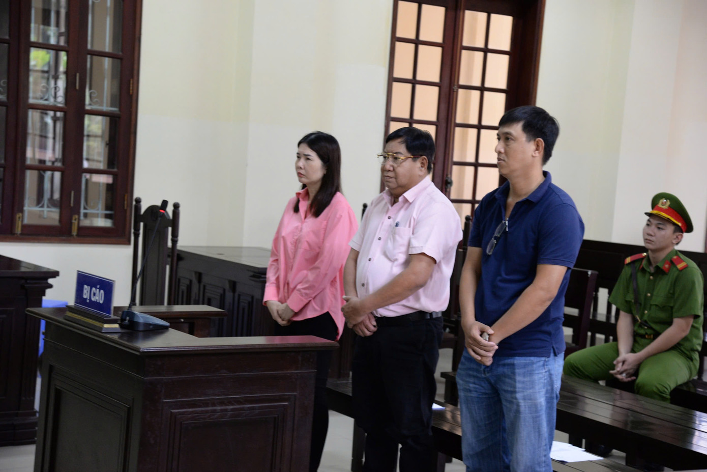 Các bị cáo tại phiên tòa. Ảnh: T.M. Các bị cáo tại phiên tòa. Ảnh: T.M.