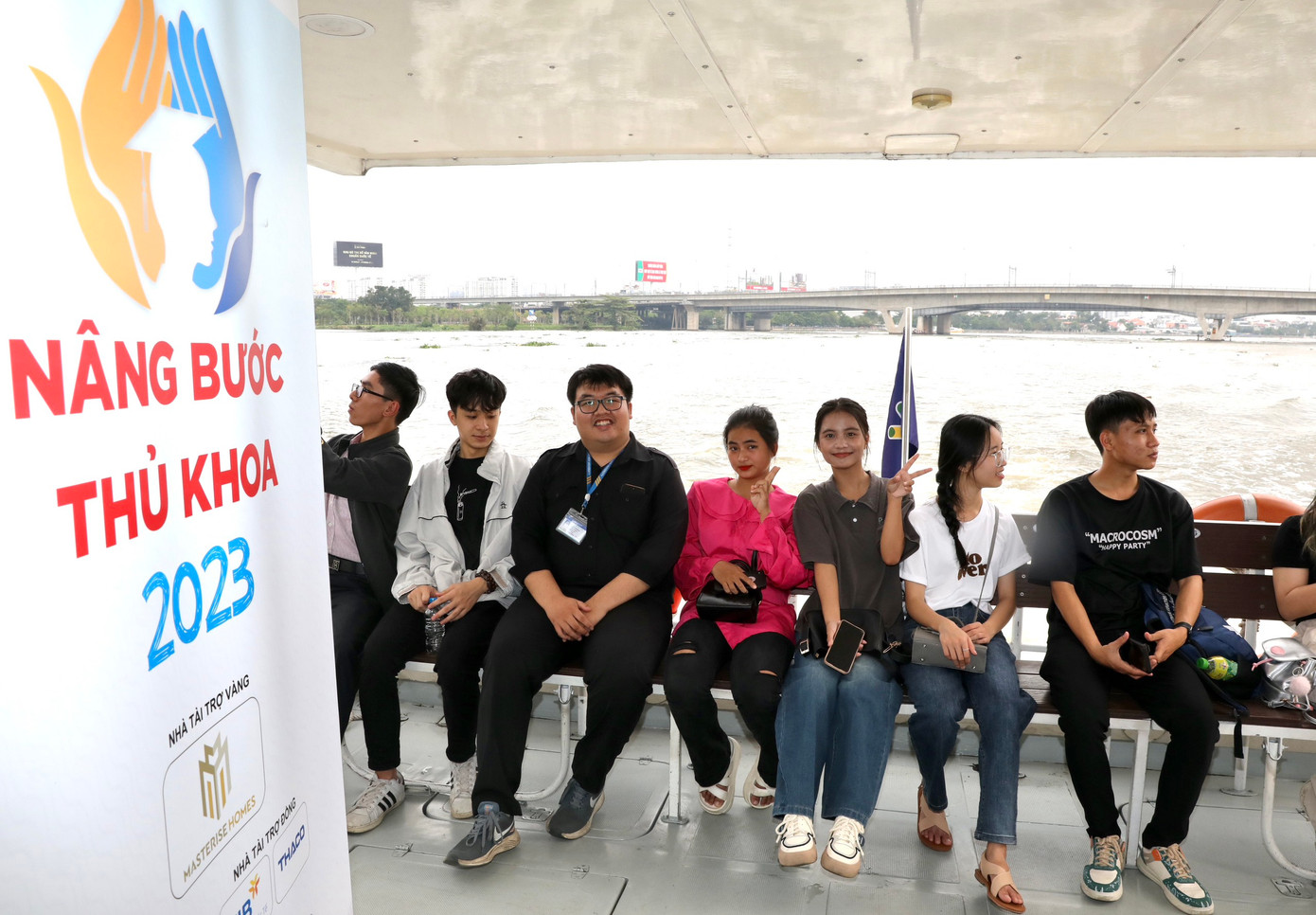 Chương trình “Nâng bước thủ khoa” là một hoạt động thường niên trong chuỗi hoạt động của Quỹ Hỗ trợ Tài năng trẻ Việt Nam và báo Tiền Phong. Năm nay, Ban tổ chức nhận được hơn 350 hồ sơ ứng viên do các trường đại học giới thiệu. Chương trình “Nâng bước thủ khoa” là một hoạt động thường niên trong chuỗi hoạt động của Quỹ Hỗ trợ Tài năng trẻ Việt Nam và báo Tiền Phong. Năm nay, Ban tổ chức nhận được hơn 350 hồ sơ ứng viên do các trường đại học giới thiệu.