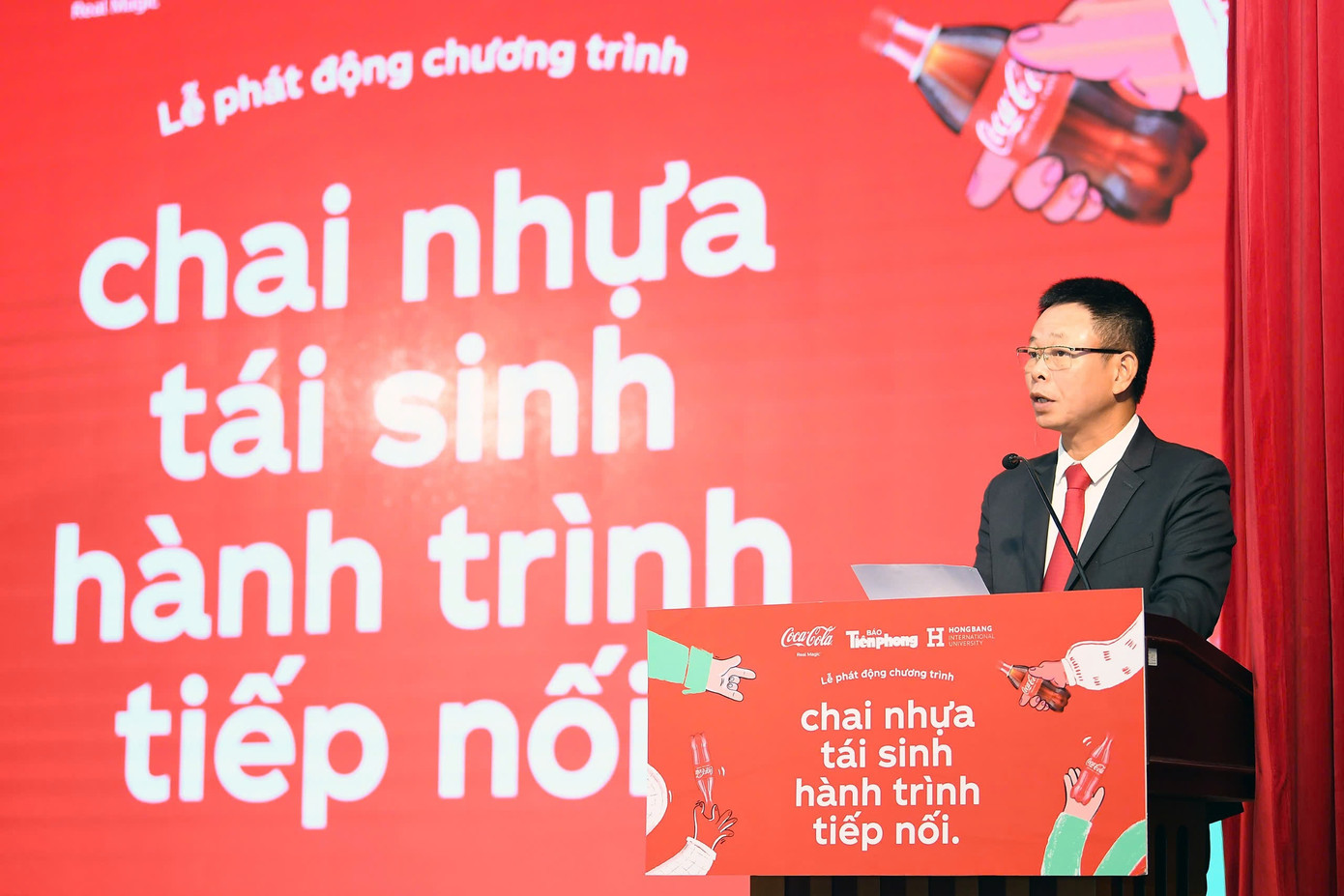 Nhà báo Phùng Công Sưởng - Tổng biên tập Báo Tiền Phong nhìn nhận: "Sinh viên là lực lượng rất quan trọng để đưa chương trình “Chai nhựa tái sinh, hành trình tiếp nối” có hiệu quả, đi vào chiều sâu. Qua đó, góp phần lan tỏa trong cộng đồng giới trẻ về nâng cao ý thức bảo vệ môi trường, tạo thói quen thu gom, tái chế, giúp giảm thiểu rác thải nhựa ra môi trường".