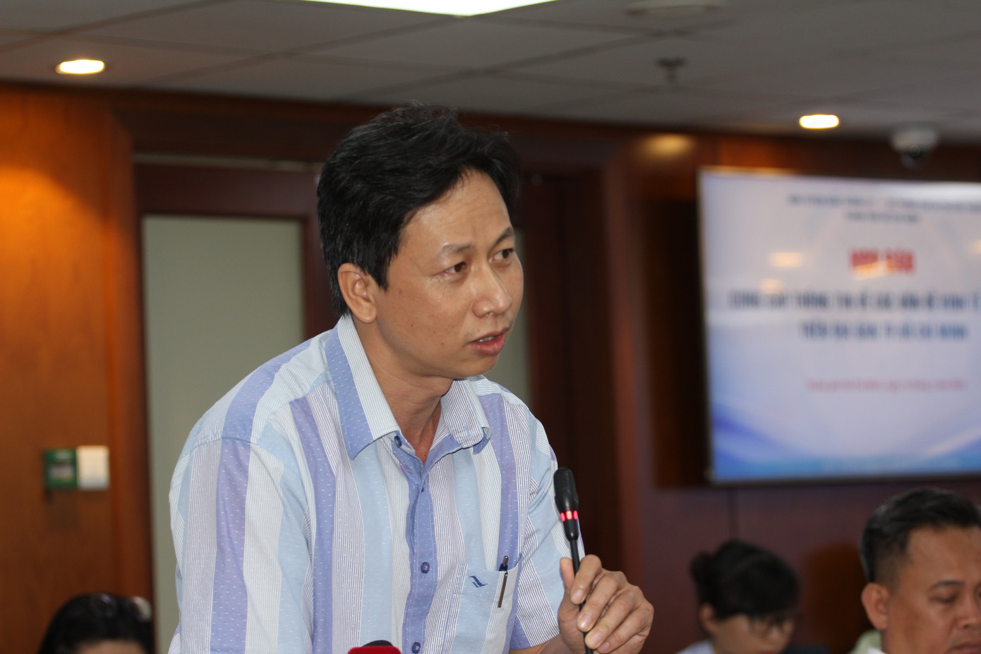 Ông Nguyễn Phương Duy - Phó trưởng Phòng Quản lý năng lượng Sở Công Thương TPHCM chia sẻ tại họp báo. Ảnh: Thành Nhân