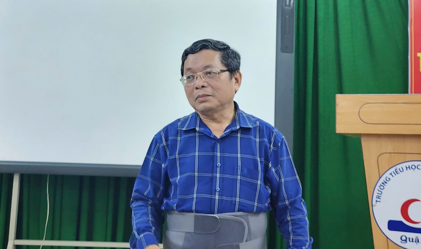 Ông Lê Công Minh, Hiệu trưởng Trường tiểu học Chương Dương (quận 1, TPHCM) trả lời báo chí sáng 30/9. Ảnh: Nhàn Lê Ông Lê Công Minh, Hiệu trưởng Trường tiểu học Chương Dương (quận 1, TPHCM) trả lời báo chí sáng 30/9. Ảnh: Nhàn Lê