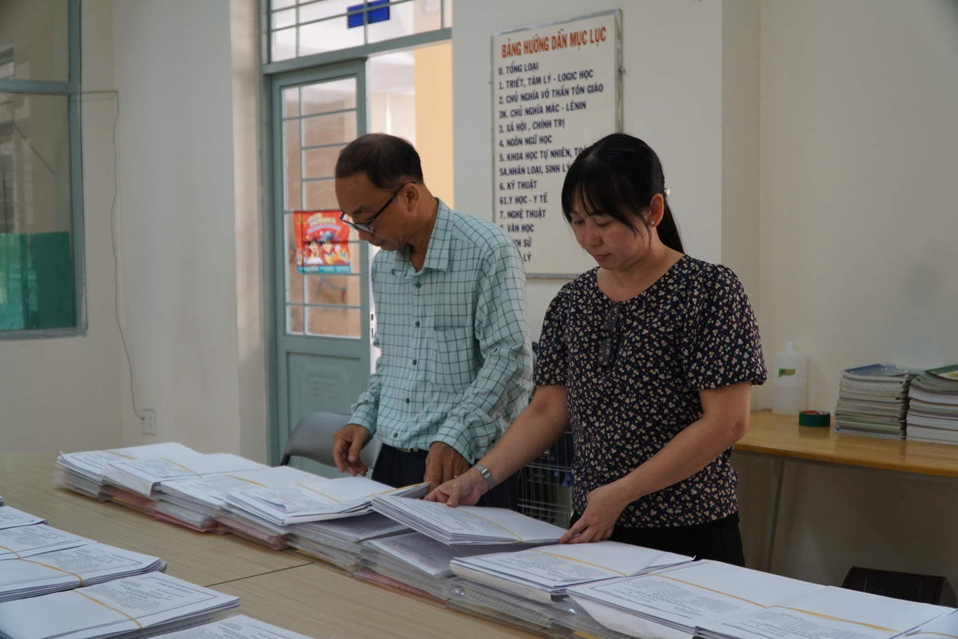 Công tác chuẩn bị tại điểm thi Trường THCS Văn Thân (quận 6, TPHCM). Ảnh: Nhàn Lê Công tác chuẩn bị tại điểm thi Trường THCS Văn Thân (quận 6, TPHCM). Ảnh: Nhàn Lê