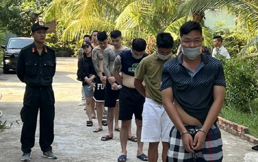 Nhóm đối tượng liên quan bị công an bắt giữ. Nhóm đối tượng liên quan bị công an bắt giữ.