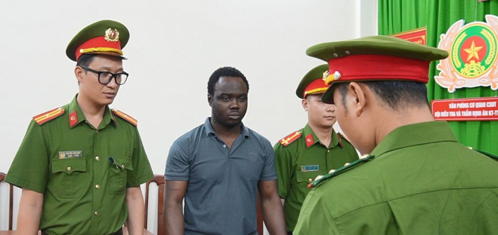 Cơ quan điều tra tống đạt các quyết định đối với Okoye Christinan Ikechukwy