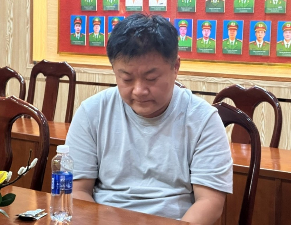 Ông FENG YONG giám đốc Công ty gỗ Bình Minh Ông FENG YONG giám đốc Công ty gỗ Bình Minh