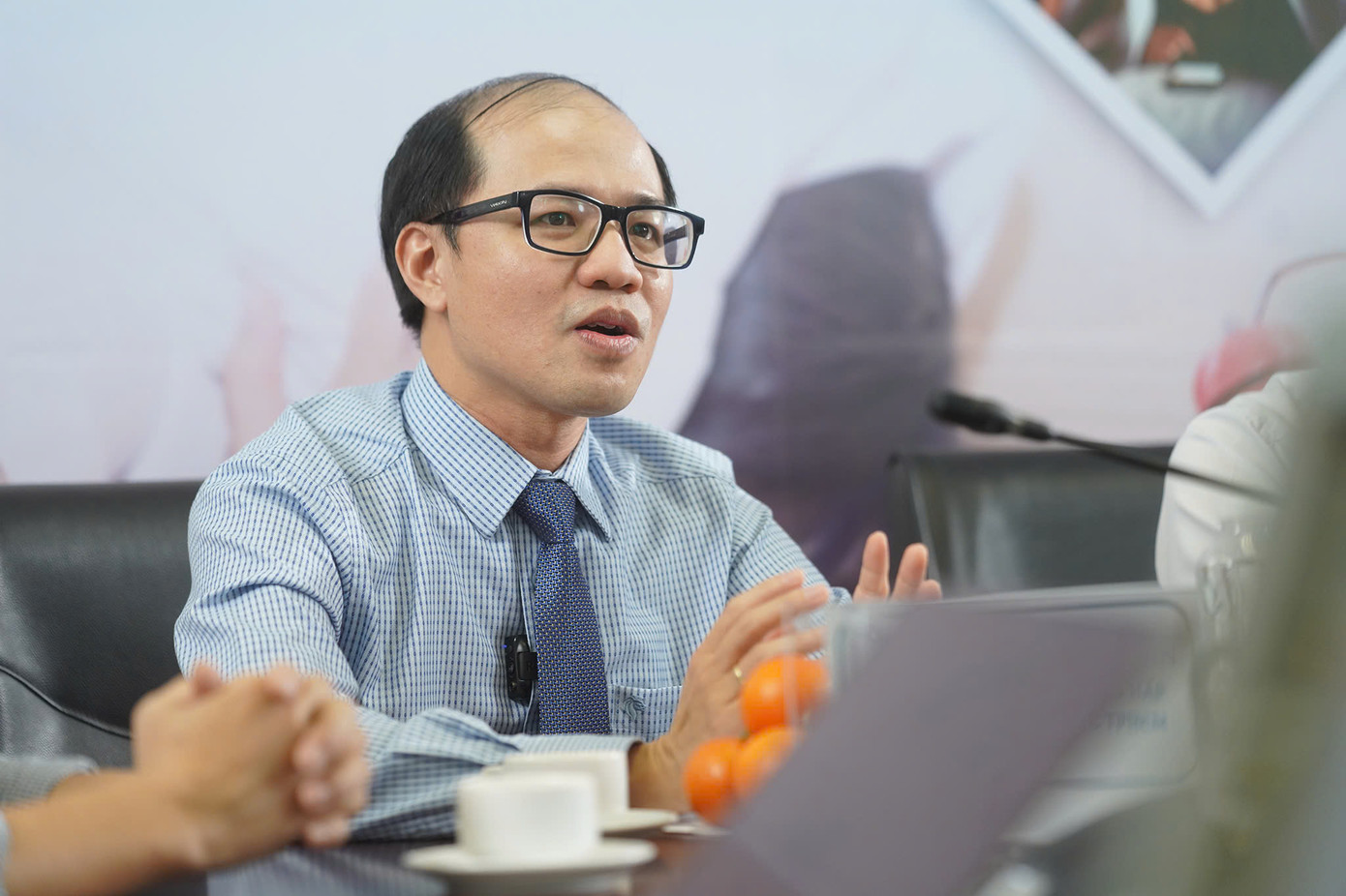 Thạc sĩ - Bác sĩ Vũ Trần Thiên Quân, Khoa Thăm dò chức năng hô hấp Bệnh viện Đại học Y Dược TPHCM chia sẻ tại buổi tọa đàm. Ảnh: Phạm Nguyễn. Thạc sĩ - Bác sĩ Vũ Trần Thiên Quân, Khoa Thăm dò chức năng hô hấp Bệnh viện Đại học Y Dược TPHCM chia sẻ tại buổi tọa đàm. Ảnh: Phạm Nguyễn.