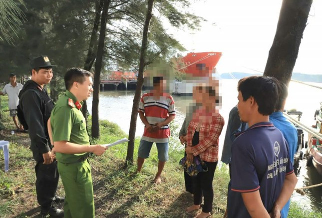 Công an làm việc với các bị hại Công an làm việc với các bị hại