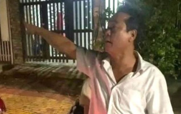 Ông Lê Quang Trung, người có hành vi chống người thi hành công vụ. Ảnh cắt từ clip. Ông Lê Quang Trung, người có hành vi chống người thi hành công vụ. Ảnh cắt từ clip.