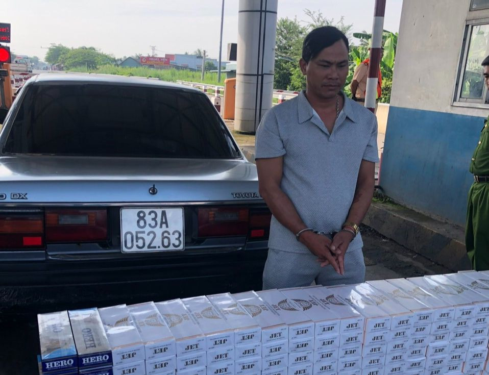 Thuấn cùng tang vật. Thuấn cùng tang vật.