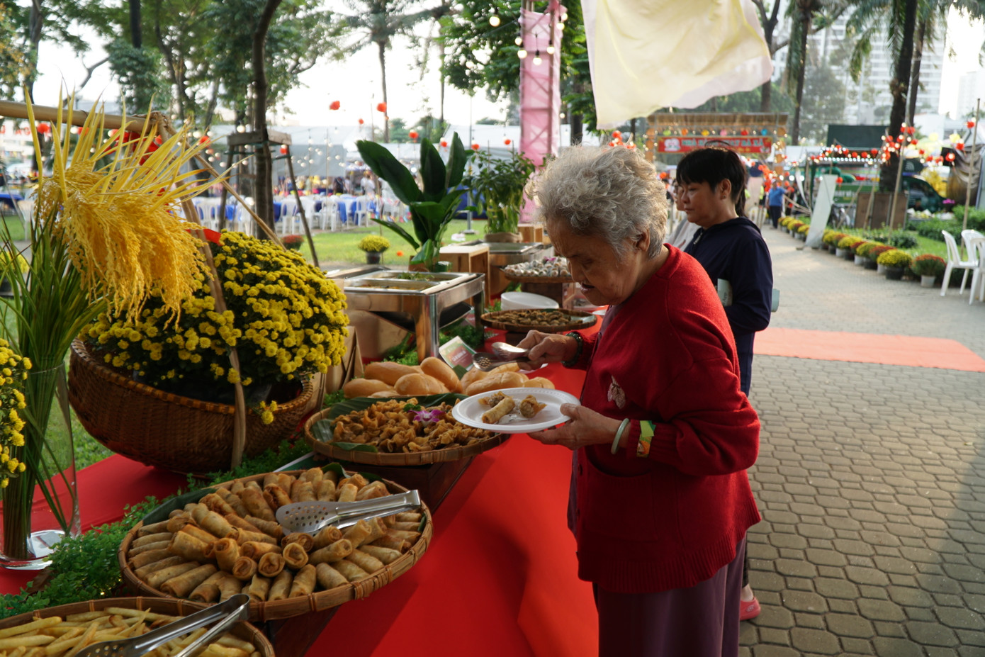 Trong những ngày diễn ra lễ hội còn có nhiều hoạt động văn hóa, nghệ thuật như hội thi trưng bày mâm cỗ chay, chuỗi talk show Ăn sạch và sống khỏe, trò chơi dân gian, đêm nhạc…