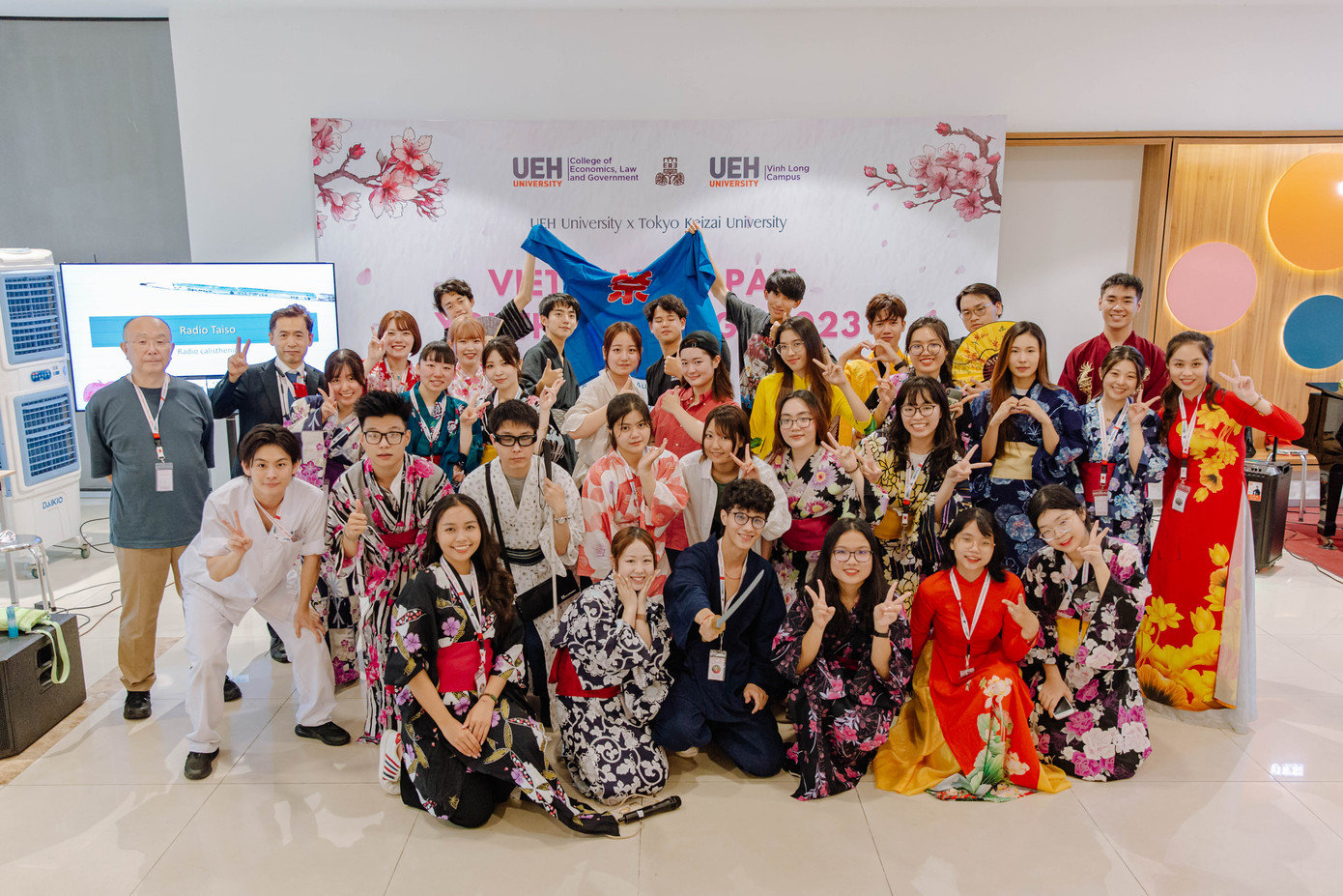 Sinh viên Đại học Kinh tế TPHCM tham gia các khóa trao đổi sinh viên quốc tế Sinh viên Đại học Kinh tế TPHCM tham gia các khóa trao đổi sinh viên quốc tế