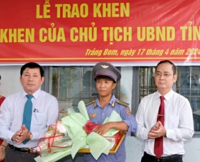 Anh Trịnh Dũng nhận bằng khen của Chủ tịch UBND tỉnh Đồng Nai Anh Trịnh Dũng nhận bằng khen của Chủ tịch UBND tỉnh Đồng Nai