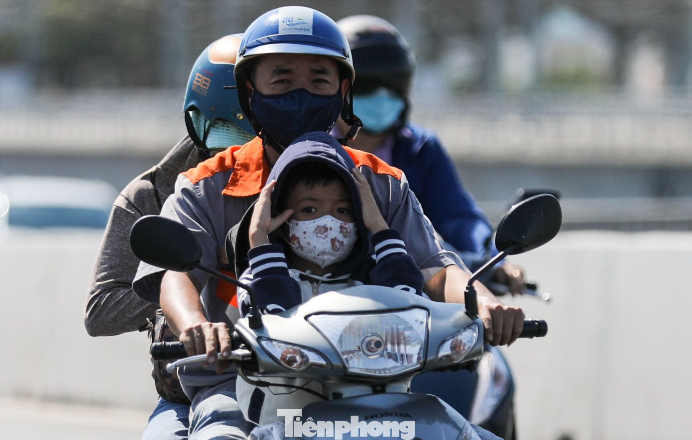 Trong tháng 4, nắng nóng tại Nam bộ mạnh hơn tháng trước, một vài ngày nắng nóng gay gắt với nhiệt độ cao nhất 37 - 38 độ C. Ảnh: Duy Anh Trong tháng 4, nắng nóng tại Nam bộ mạnh hơn tháng trước, một vài ngày nắng nóng gay gắt với nhiệt độ cao nhất 37 - 38 độ C. Ảnh: Duy Anh