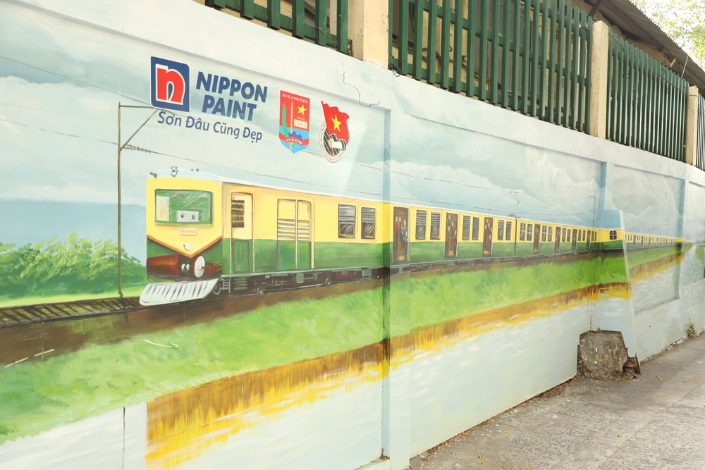 Hình ảnh đoàn tàu Thống Nhất được tái hiện trên mảng tường công trình. Hình ảnh đoàn tàu Thống Nhất được tái hiện trên mảng tường công trình.