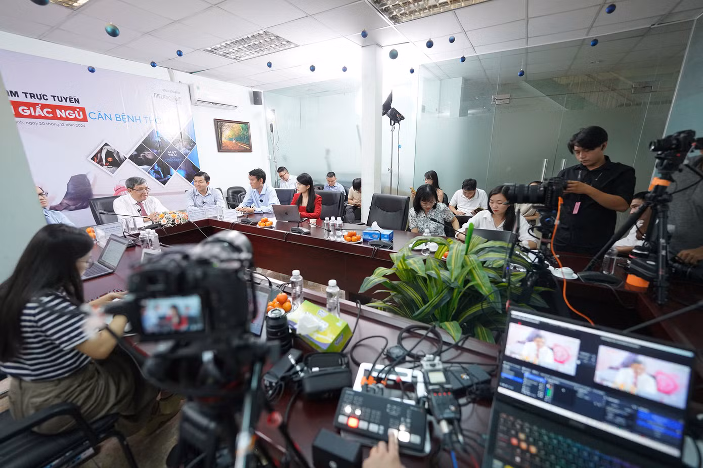 Toàn cảnh buổi tọa đàm trực tuyến “Rối loạn giấc ngủ, căn bệnh thời 4.0”. Ảnh: Phạm Nguyễn Toàn cảnh buổi tọa đàm trực tuyến “Rối loạn giấc ngủ, căn bệnh thời 4.0”. Ảnh: Phạm Nguyễn