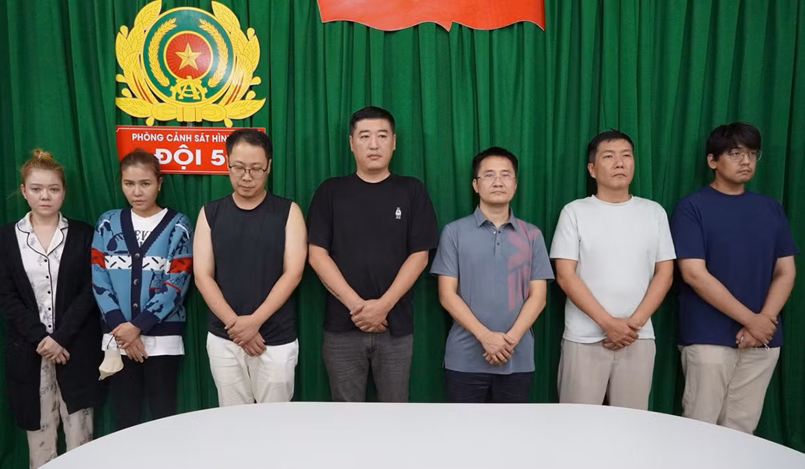 7 nghi can bị cáo buộc Môi giới mại dâm. Ảnh: Công an TPHCM