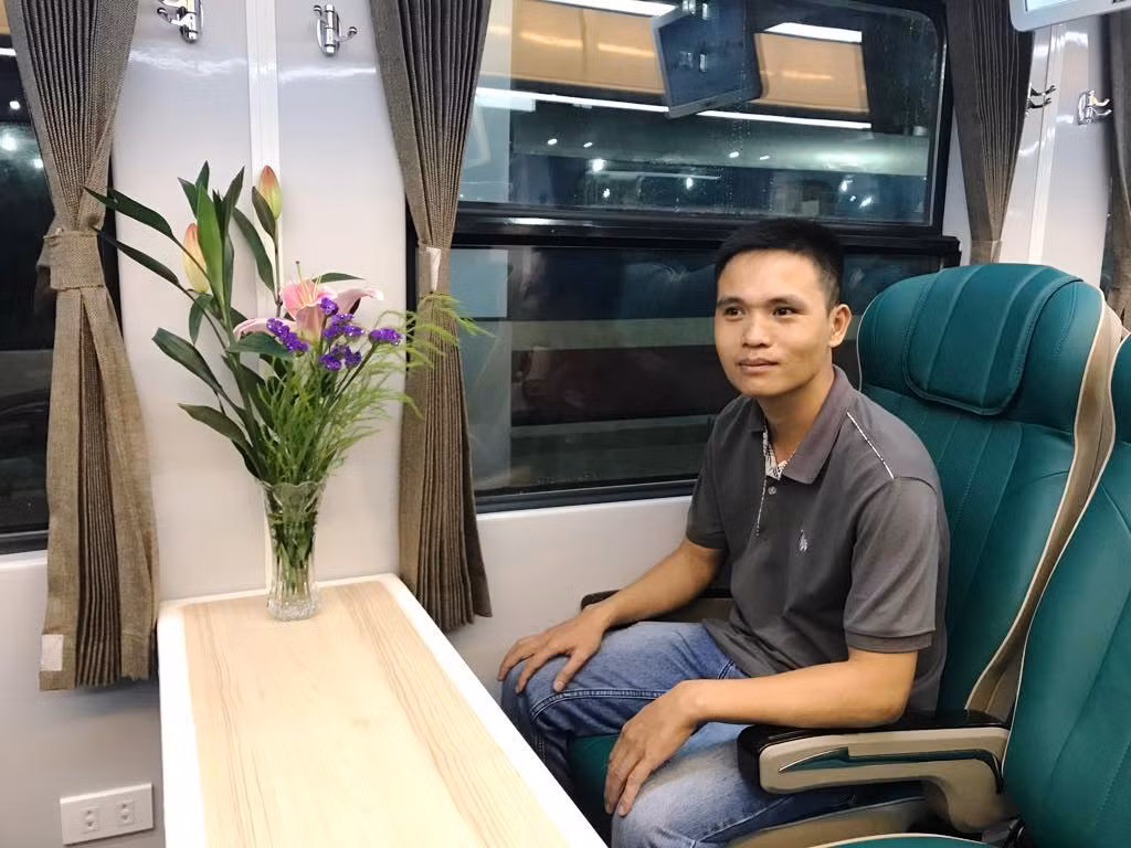 Khách đi tàu hoả ‘5 sao’ được tặng suất ăn hàng không ảnh 4