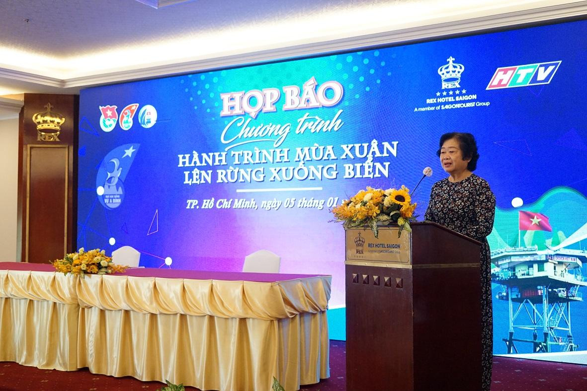 Nguyên Phó Chủ tịch nước Trương Mỹ Hoa phát biểu khai mạc buổi họp báo.