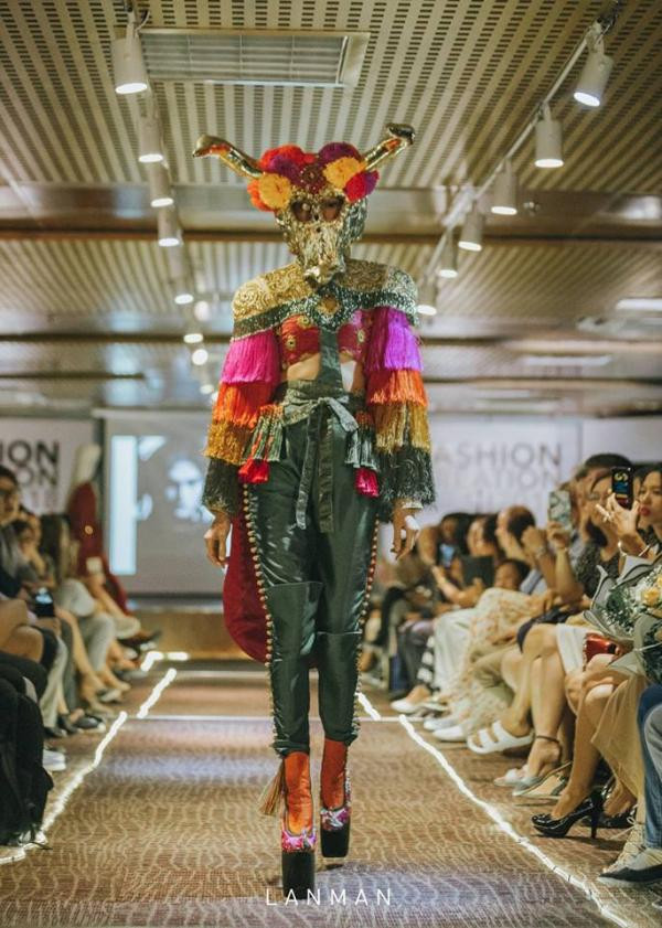 Một tác phẩm trong đồ án tốt nghiệp 'Mama Bu' của Tín Thái gây tiếng vang về ý tưởng. Một tác phẩm trong đồ án tốt nghiệp 'Mama Bu' của Tín Thái gây tiếng vang về ý tưởng.