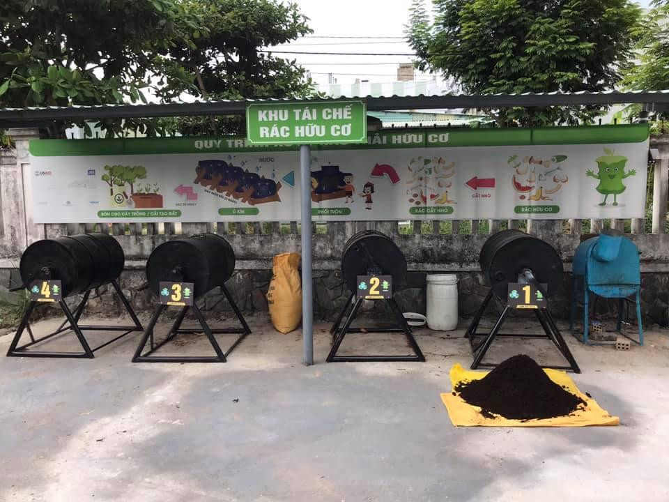 Quy trình xử lý và mô hình thực tế tái chế rác hữu cơ tại trường.