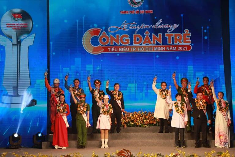 Hồ Văn Ý là đại diện cho thế hệ trẻ tài năng, giàu nhiệt huyết đóng góp cho cộng đồng.