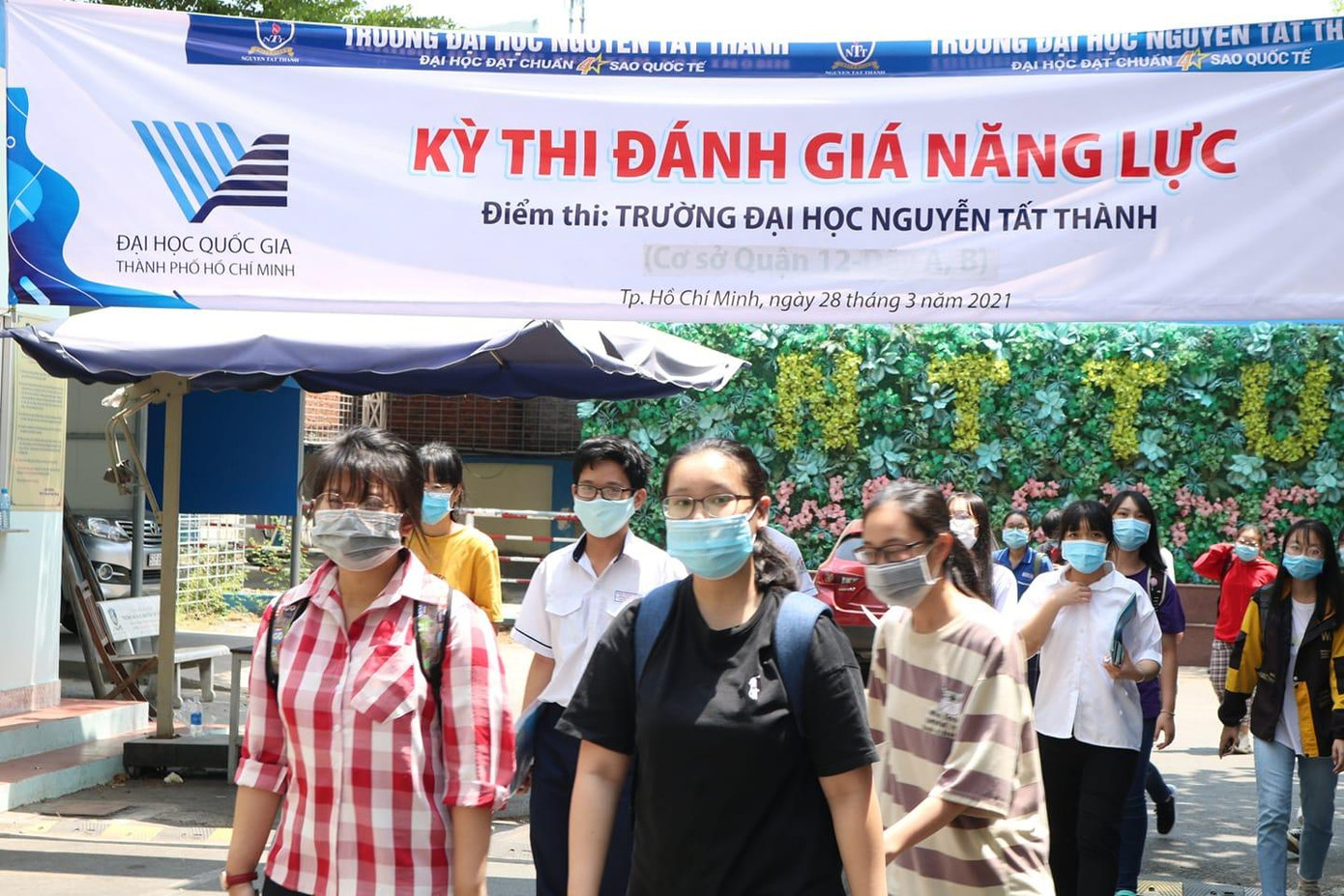 Thí sinh dự thi kỳ thi ĐGNL đợt 1 năm 2021 tại trường ĐH Nguyễn Tất Thành.