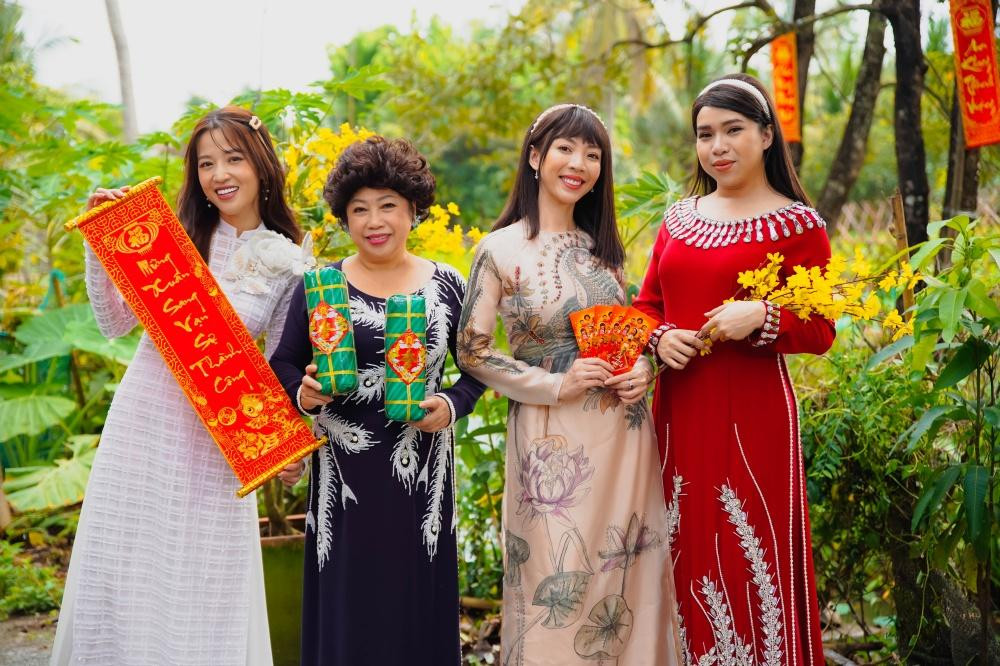 Puka, Phi Phụng, Thu Trang, Susu. Puka, Phi Phụng, Thu Trang, Susu.