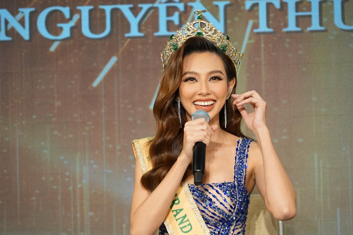 Thùy Tiên gây ấn tượng với khả năng ngoại ngữ tốt. Thùy Tiên gây ấn tượng với khả năng ngoại ngữ tốt.