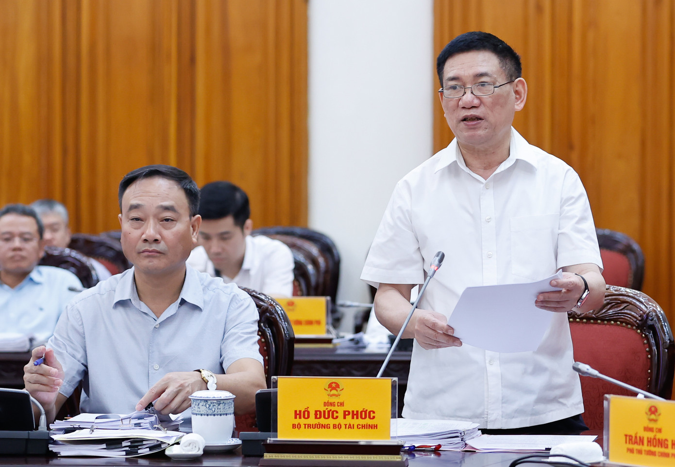 Bộ trưởng Bộ Tài chính Hồ Đức Phớc báo cáo tại cuộc họp. Ảnh: Nhật Bắc. Bộ trưởng Bộ Tài chính Hồ Đức Phớc báo cáo tại cuộc họp. Ảnh: Nhật Bắc.