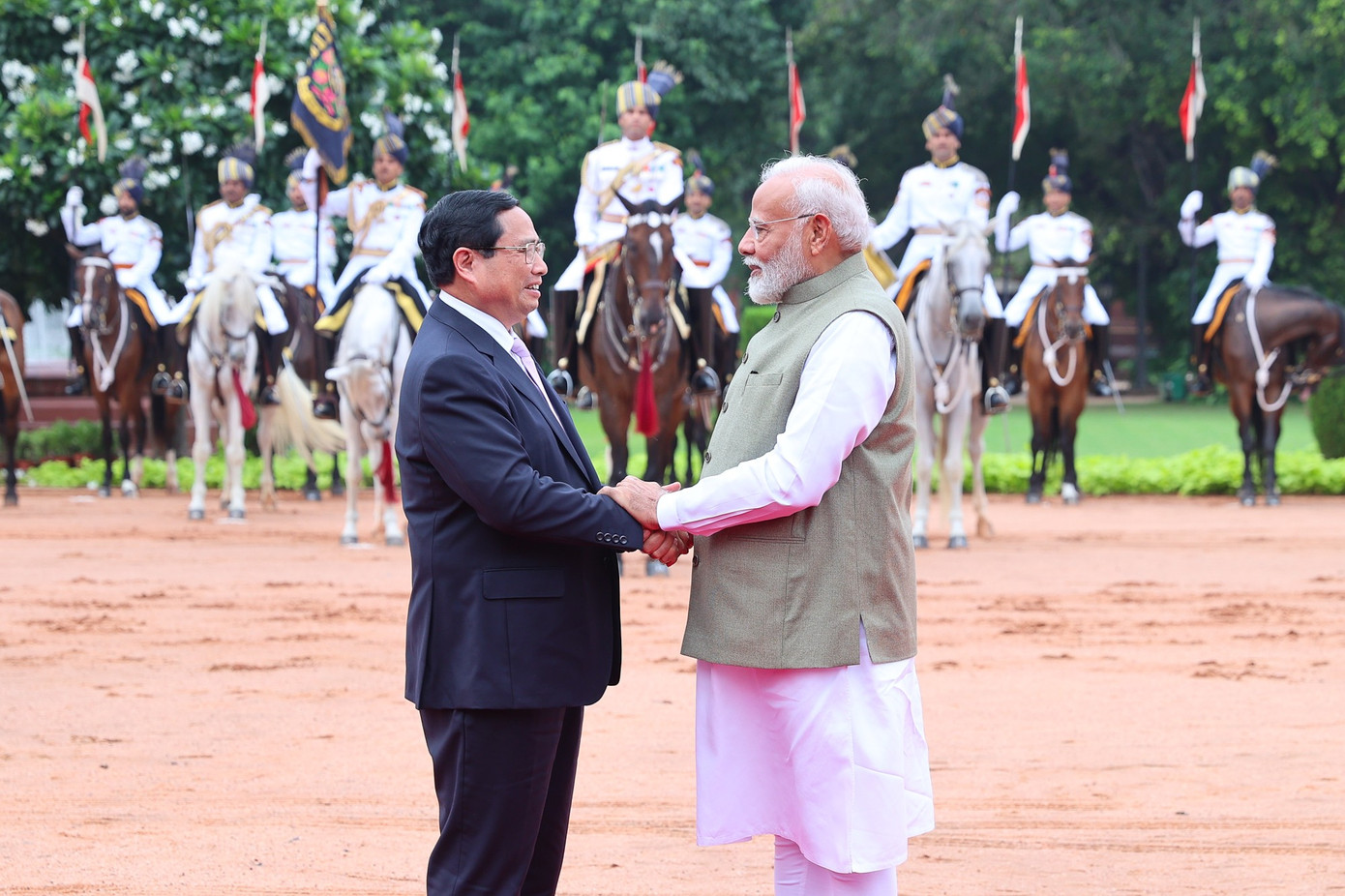 Trước đó, Thủ tướng Ấn Độ chủ trì lễ đón trọng thể Thủ tướng Phạm Minh Chính. Ảnh: Nhật Bắc Trước đó, Thủ tướng Ấn Độ chủ trì lễ đón trọng thể Thủ tướng Phạm Minh Chính. Ảnh: Nhật Bắc