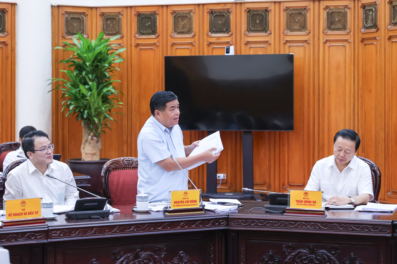 Bộ trưởng Bộ KH&ĐT Nguyễn Chí Dũng phát biểu tại cuộc họp. Bộ trưởng Bộ KH&ĐT Nguyễn Chí Dũng phát biểu tại cuộc họp.