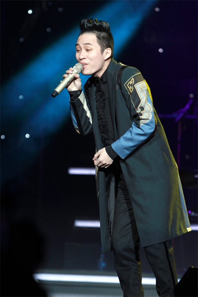 Tùng Dương chứng tỏ giọng hát mê hoặc khi hát tình ca với 