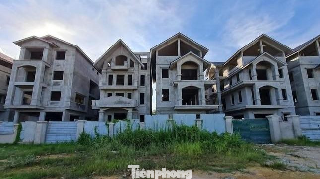 Ủy ban Thường vụ Quốc hội đề nghị Chính phủ cần khẩn trương đề xuất quy định mức thuế cao hơn với người sử dụng nhiều nhà, đất, đầu cơ đất.