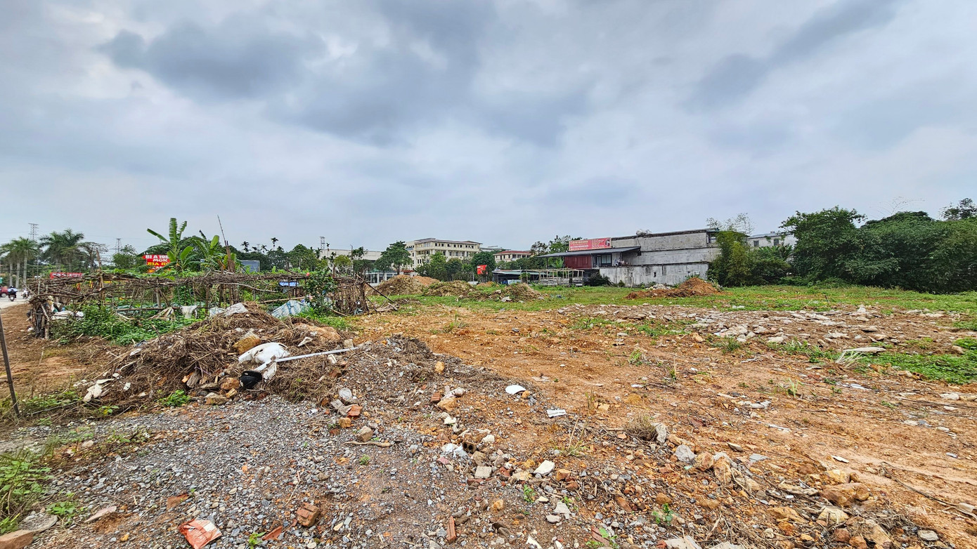 Sau khi được cấp phép xây dựng một số hộ đã đào xới, làm lán nhà chuẩn bị xây dựng. Hiện UBND TP Thái Nguyên đã thu hồi hủy bỏ việc cho phép một số hộ dân chuyển mục đích sử dụng đất tại phường Tân Thịnh cũng như thu hồi giấy phép xây dựng đã cấp.